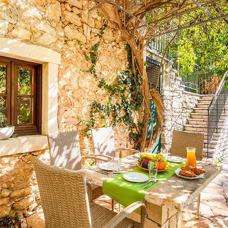 Villa Stone